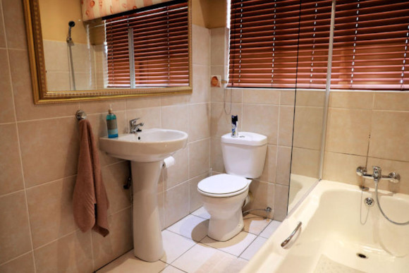 another view of room 2 bathroom